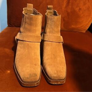 Women’s suede boots